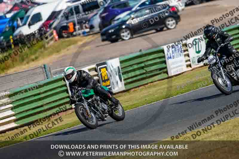 Vintage motorcycle club;eventdigitalimages;mallory park;mallory park trackday photographs;no limits trackdays;peter wileman photography;trackday digital images;trackday photos;vmcc festival 1000 bikes photographs